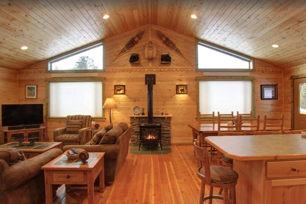 Fox Den Lodge West Yellowstone Exterior photo